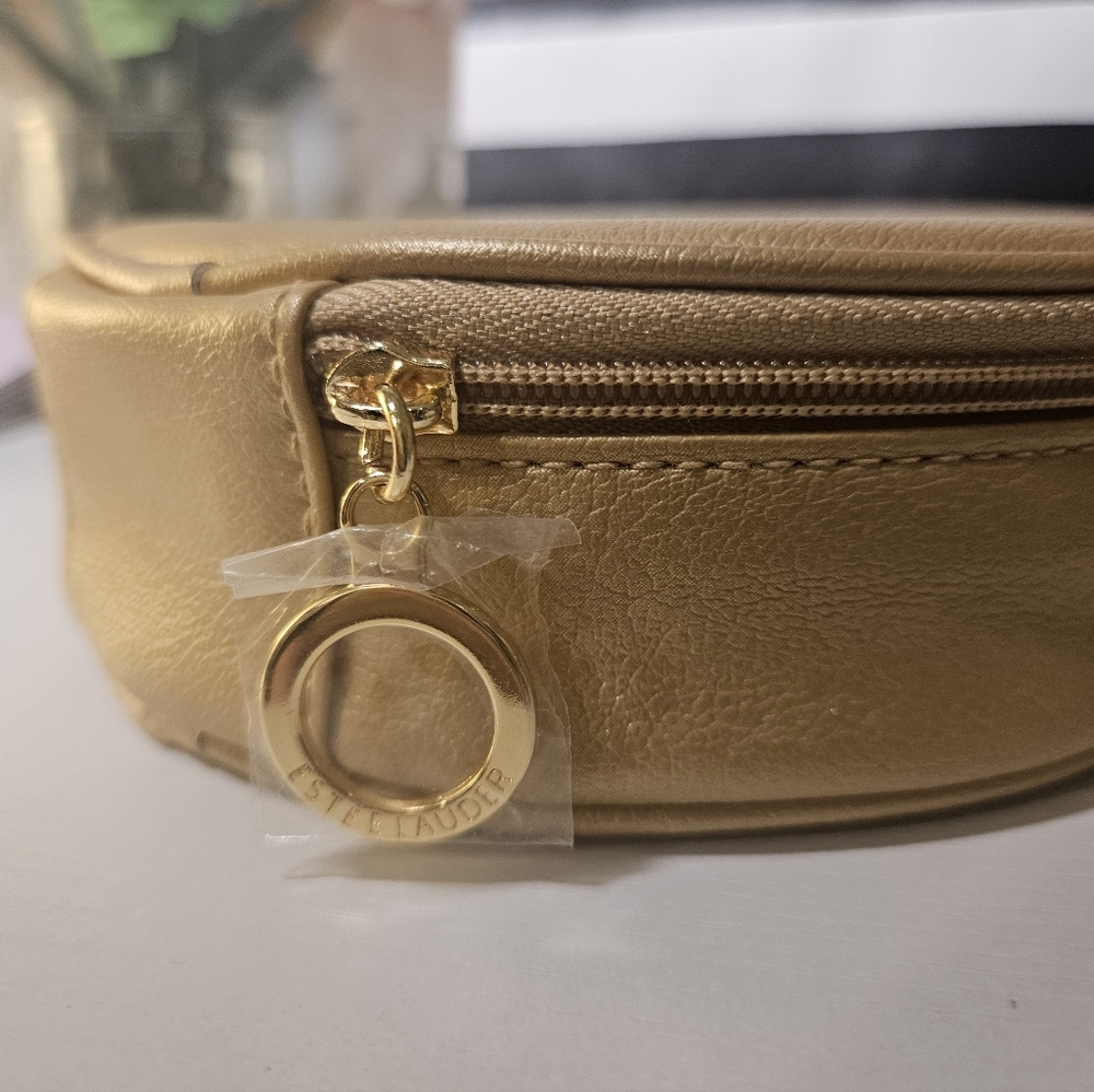 Estee Lauder - Picture 5 of 10